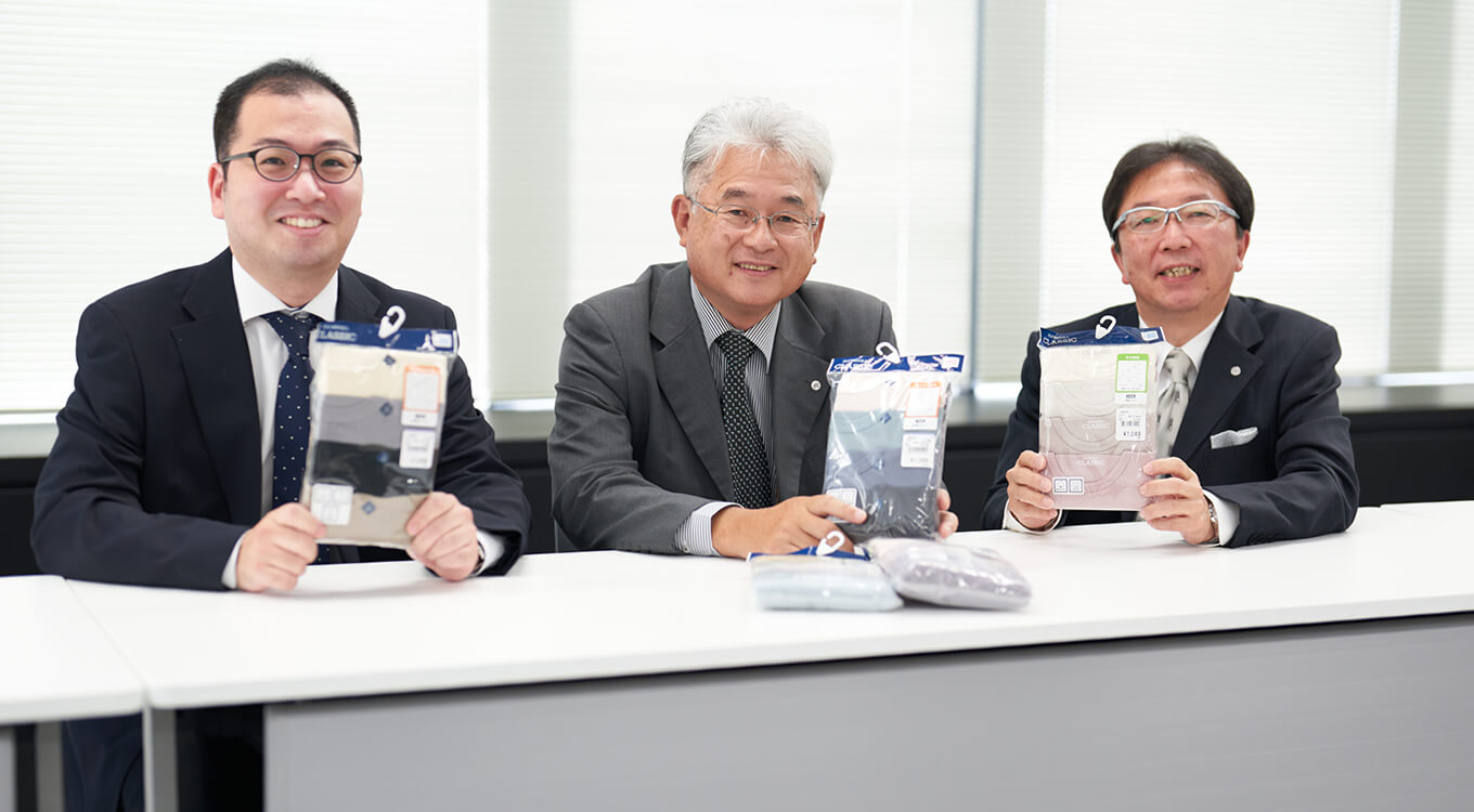肌着商品部 バイヤー 大田垣 秀和 肌着商品部 部長 沖原 好彦 肌着商品部 マーチャンダイザー 林 利重